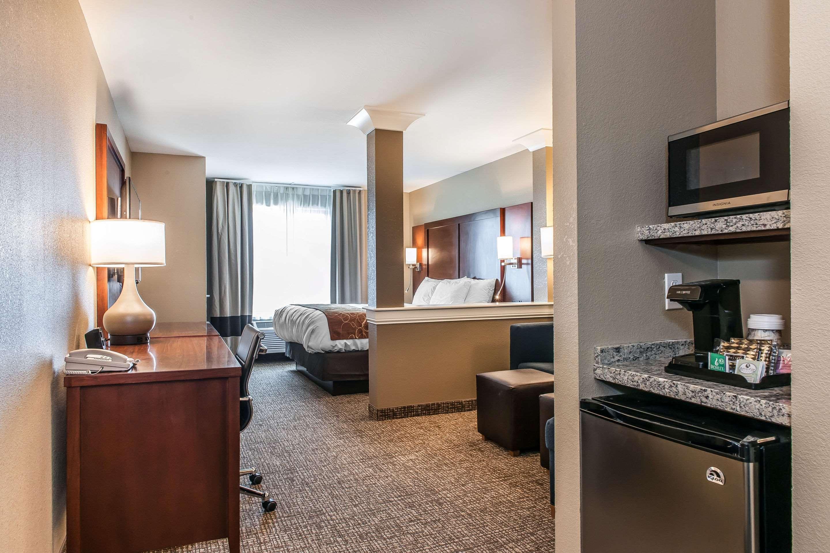 Comfort Suites Rensselaer Near Fair Oaks Exterior foto