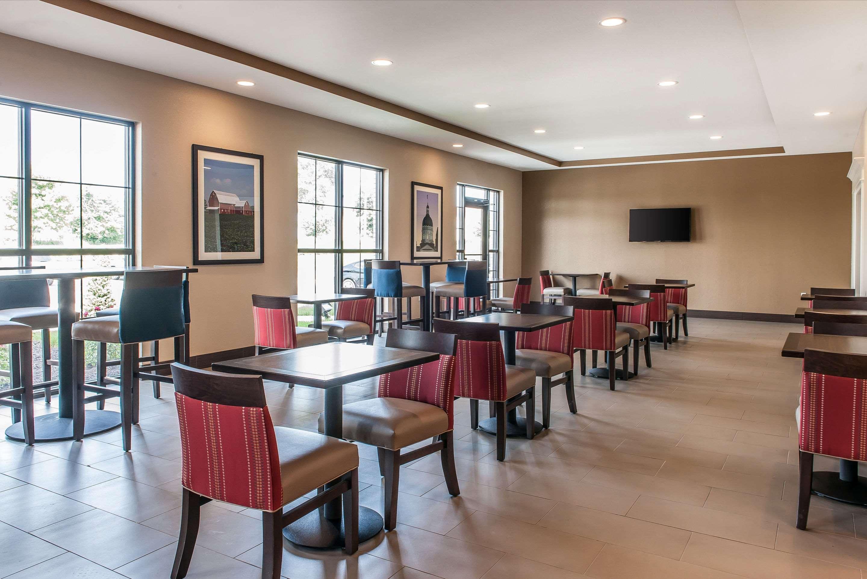 Comfort Suites Rensselaer Near Fair Oaks Exterior foto