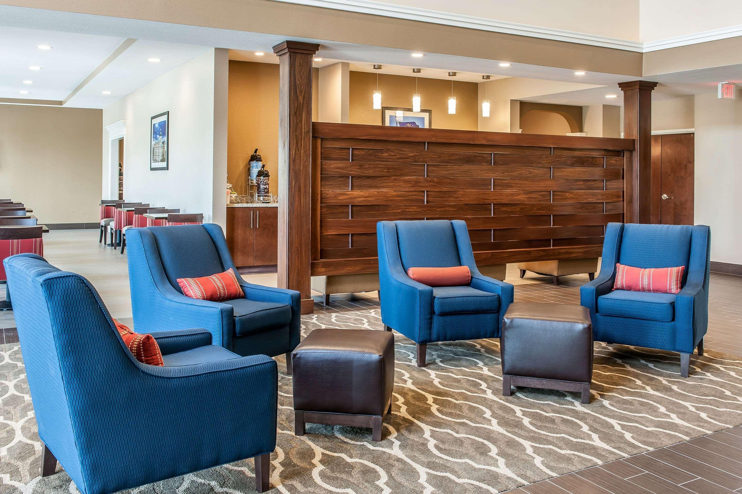 Comfort Suites Rensselaer Near Fair Oaks Exterior foto