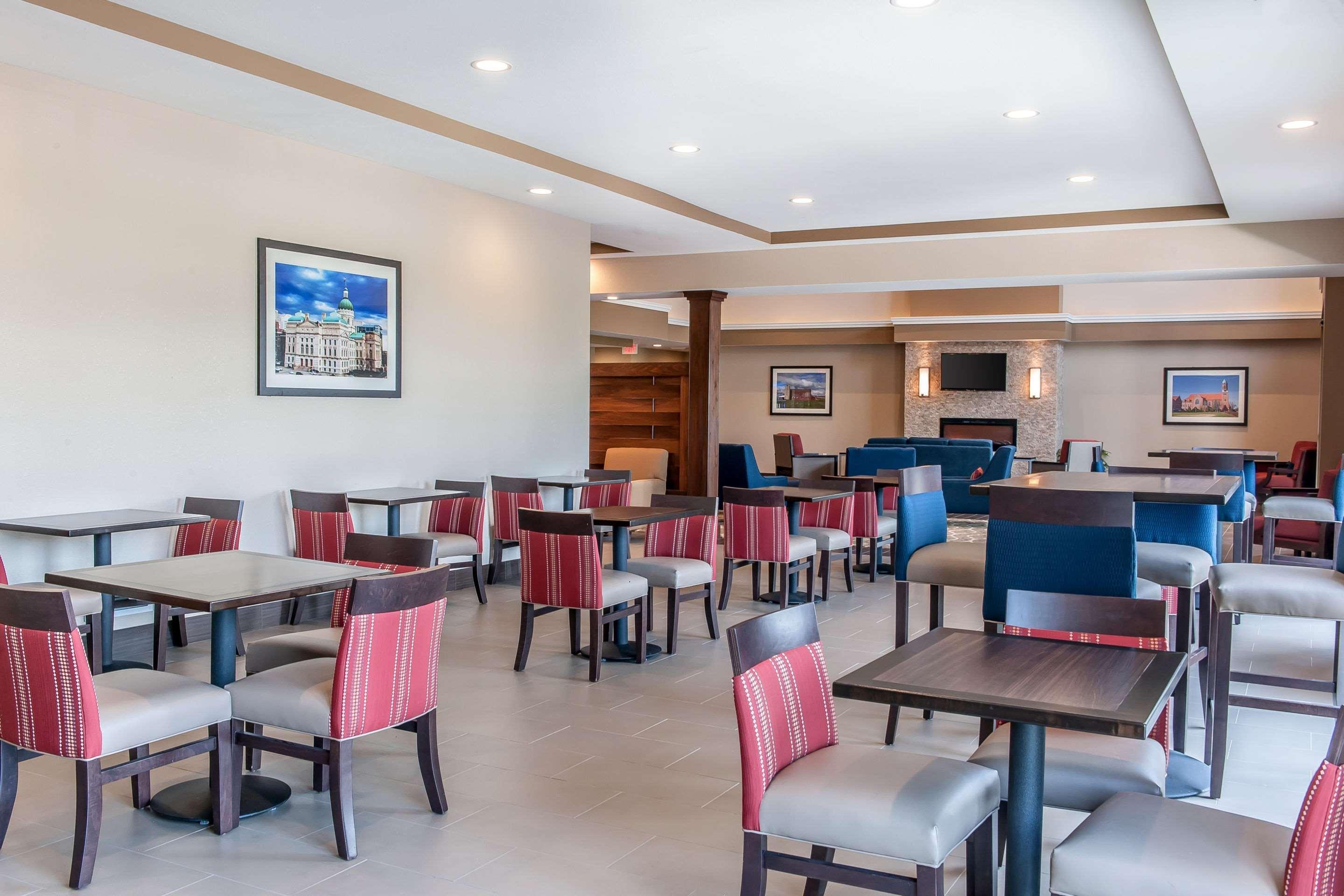 Comfort Suites Rensselaer Near Fair Oaks Exterior foto