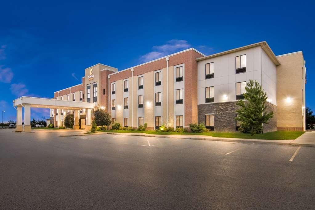 Comfort Suites Rensselaer Near Fair Oaks Exterior foto